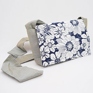 Blue-flower-party-bag-with-